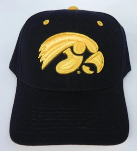 IOWA HAWEYES SCHWARZ NCAA VINTAGE TAILLIERT GRÖSSE ZEPHYR DH KAPPE MÜTZE NEU MIT ETIKETT! - Bild 1 von 6