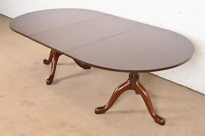 Mesa de comedor Kittinger georgiana de caoba maciza con doble pedestal, recién acabada Foto 1 de 4
