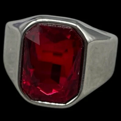 ANELLO CRISTALLO BRILLANTE ROSSO AL CENTRO MONTATURA FASCIA COLORE ARGENTO UOMO. - Immagine 1 di 4