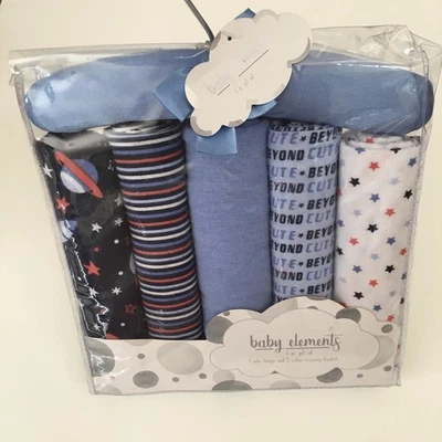 NUEVO 5 mantas receptoras de franela de algodón y una percha de satén azul | Elementos para bebés Foto 1 de 4