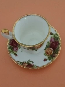 Taza de té y platillo Royal Albert Old Country Roses Demitasse - Imagen 1 de 6