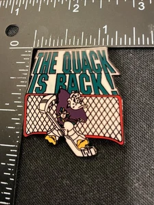 Disney Mighty Ducks Hockey The Quack Is Back Duck Goalie Net Stick Pin NHL David - Picture 1 of 5