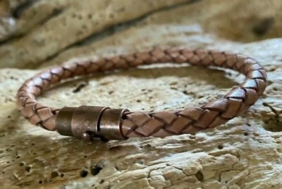Pulsera de cuero trenzado bolo tostado envejecido de 6 mm para hombre, cierre imán tono cobre Foto 1 de 4