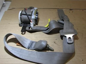 Cinturón de seguridad delantero derecho distancia entre ejes corta Nissan Patrol Y61 97-04 SWB - Imagen 1 de 12