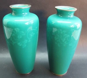 Fine Pair of SIGNED ANDO 8.5" Japanese Wireless Cloisonne Vases  c. 1950s  MINT+ - Picture 1 of 1