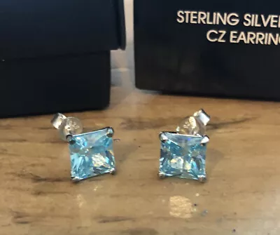 雅芳纯银 925 方形切割 Aqua CZ 耳环全新礼品盒 — 第 1/3 张图片