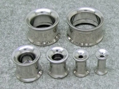 Flesh Vite Tunnel Ear Plug Acciaio Inox 2,5mm - 16mm Color Argento Orecchio - Immagine 1 di 4