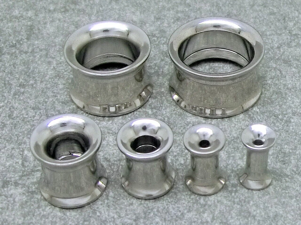 Flesh Vite Tunnel Ear Plug Acciaio Inox 2,5mm - 16mm Color Argento Orecchio - Immagine 1 di 4