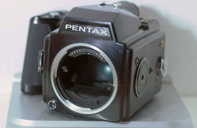 Corpo da câmera Pentax 645 - com alça/suporte de bateria e inserção de filme. VENDEDOR DOS EUA - Imagem 1 de 4
