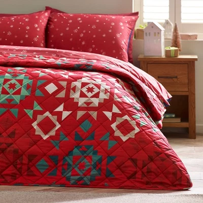Catherine Lansfield Christmas Patchwork Bedspread 220 x 230cm Red - Image 1 of 4