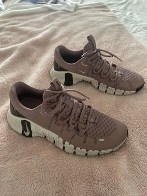 Nike Free Metcon 5 Women’s Training Shoes. Mauve color. Size 9.5 US - Image 1 of 4
