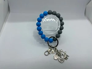 LLAVERO AZUL GRIS CORAZÓN PERRO PATA HUESO MEJOR AMIGO PERRO PULSERA SILICONA - Imagen 1 de 4