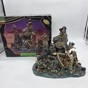 Figura de decoración de mesa Lemax Spooky Town Dead Man's Point pirata esqueleto - Imagen 1 de 17