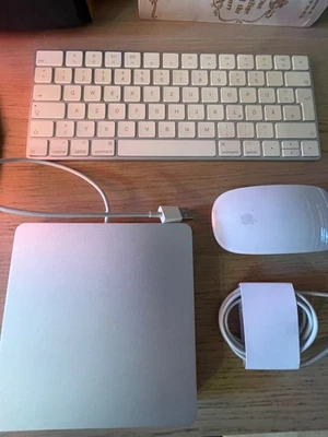 Apple Magic Keyboard (2. Gen.)  Deutsch + Magic Mouse 2 + Brenner Superdrive USB - Bild 1 von 4