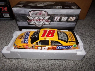 1/24 KYLE BUSCH #18 SNICKERS MANTEQUILLA DE MANÍ CUADRADA 2011 ACCIÓN NASCAR FUNDIDO A PRESIÓN Foto 1 de 4