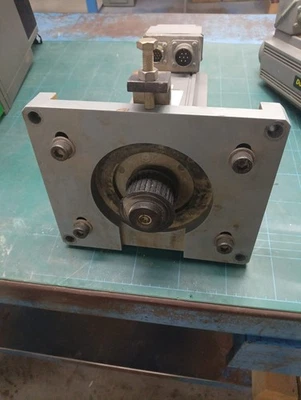 MOTORE CONTROL TECHNIQUES ASSE X - Immagine 1 di 3