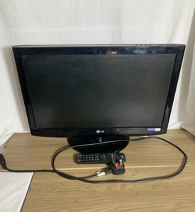 LG 22" Television HD Ready LCD TV with Freeview Black 22LH2000 Tested W / Remote - Picture 1 of 5