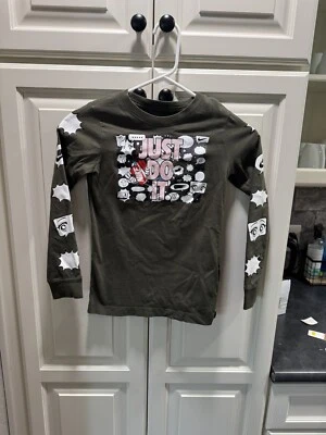 Nike Just Do It Graphic Patched Long Sleeve Green T Shirt Youth XS - Image 1 of 4