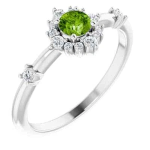 Anillo estilo halo de diamantes de platino natural y 1/6 CTW - Imagen 1 de 5