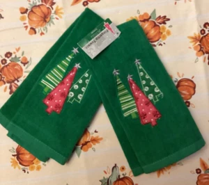 NWT Double Nice Co 2 Green Christmas Tree Fingertip Towels 18X11 - Picture 1 of 3