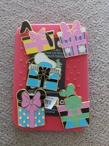 Disney Pins Set Of 5 Loungefly Disney Mickey Mouse & Friends Presents Blind Box - Picture 1 of 1