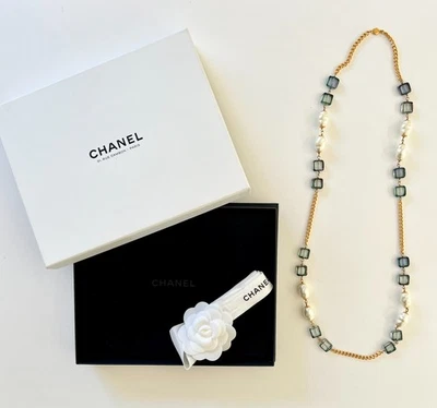 Collar CHANEL Vintage cuentas de vidrio y perlas de imitación Foto 1 de 4