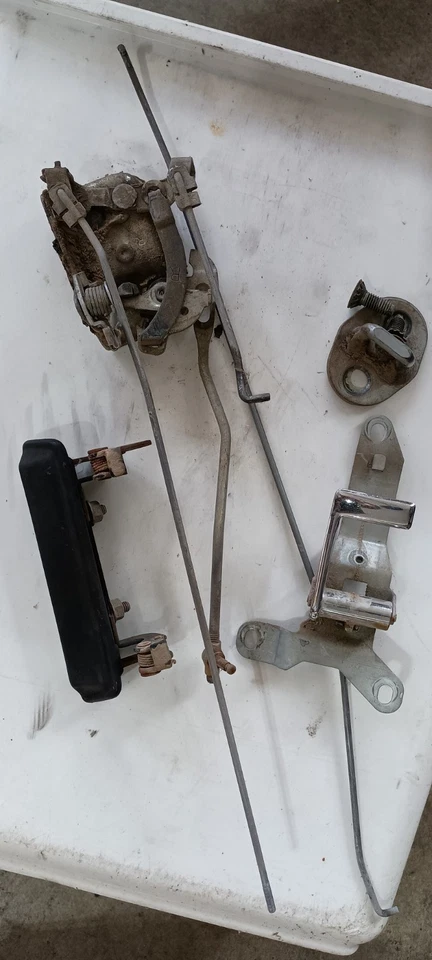 Cierre de acoplamiento de manija de puerta de pasajero 1983-1991 Mitsubishi Montero Dodge Raider Foto 1 de 1