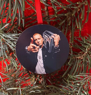 Eminem ADORNO ÁRBOL DE NAVIDAD Personalizado Grabado Láser Regalo Foto 1 de 4