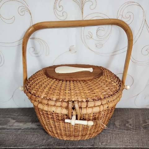 Vintage Hong Kong Woven Nantucket Style Basket Friendship Purse w/ Whale Carving Cover