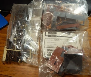 3 BUILDING UNBUILT KITS AHM 15603 BRIDGE,BACHMANN 2671 FREIGHT STATION,2632 TOWE - Picture 1 of 4