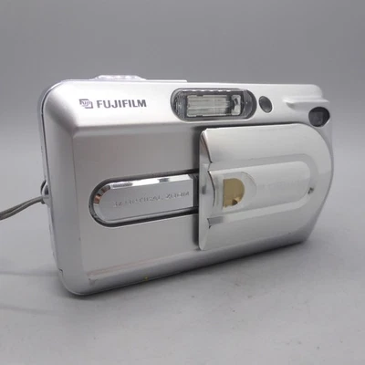 Fujifilm FinePix A340 4.0MP Compact Digital Camera Silver Tested - Image 1 of 4