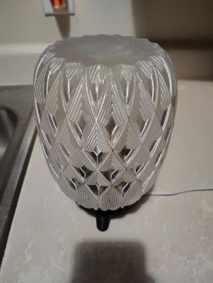 Lámpara impresa en 3D, impresa con filamento PAG transparente para garantizar una excelente iluminación Foto 1 de 4