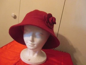 FESTIVE PANTROPIC  WOMEN'S Wide Brim Wool Hat  RED W/FLORAL ACCENT USA  XMAS FUN - Picture 1 of 5