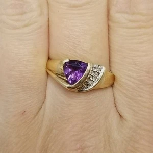 Vintage 10k Purple Amethyst Ring Size 6 1/2 Band Trillion Cut Yellow Gold - Picture 1 of 11