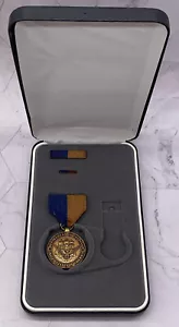 Department of the Navy USA Meritorious Public Service Medal with Case - Picture 1 of 24