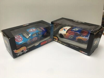 Lot of Hot Wheels Nascar 2000 Valvoline & 6 Martin 1999 STP Andretti 43 Die-Cast - Image 1 of 4