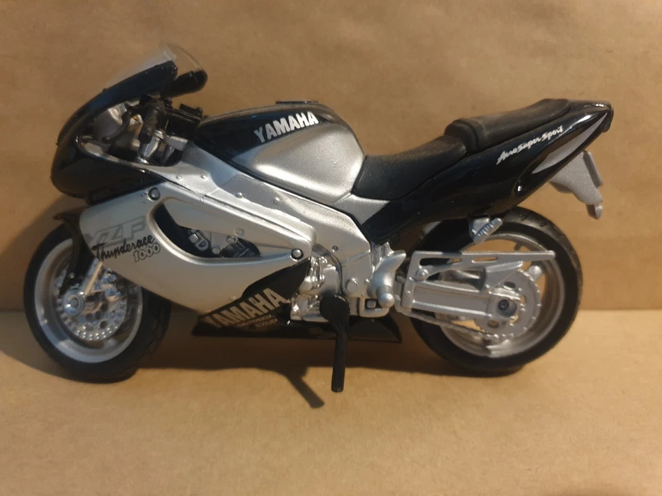 Modellino Moto Maisto Yamaha YZF 1000 Thunderace 1/18 - Immagine 1 di 1