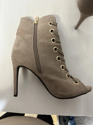 Ботинки на шпильках Anne Michelle серо-коричневые с открытым носком на шнуровке размер 7 (37) - Изображение 1 из 4