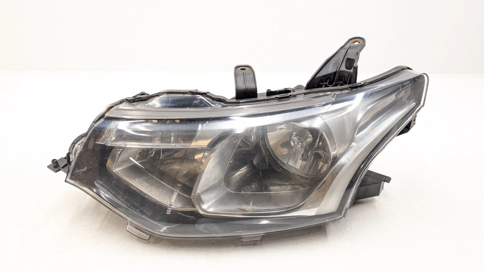 FARO HALÓGENO LADO PASAJERO IZQUIERDO MITSUBISHI OUTLANDER MK3 8301C199 2015 - Imagen 1 de 4