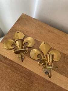 Vintage Pair Brass Fleur De Lys Wall Sconce / Interior Candelabra - Foto 1 di 8