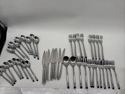 TOWLE STAINLESS FLATWARE 44 Pieces - Image 1 of 4