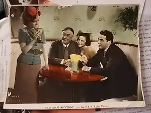 ALTER MANN RHYTHMUS 8X10 FARBFOTO RKO RADIO BILDER BETTY GRABLE PRESSE WERBUNG - Bild 1 von 20