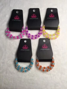 Kinder Doppel Farbe Perlen mit weißen Perlen & Herz gestempelt Multi 5 Stck Set Armband - Bild 1 von 6
