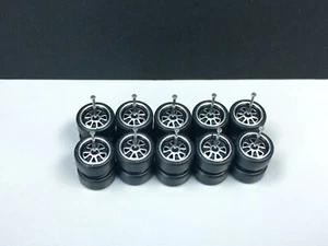 RL07 Lotto 5 Set Hotwheels 1/64 Cromo Fifteen52, Ruote in Gomma Piloti Veri - Foto 1 di 6