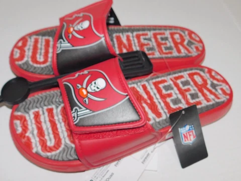 Tampa Bay Buccaneers Mens Slide Sandals Small 7/8 Football NFL Cover