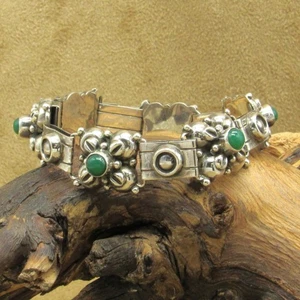 Stunning Vintage Hinged Link Floral Bracelet With Green Onyx Stones - Picture 1 of 7