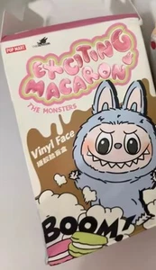 LABUBU The Monsters Exciting Macaron Vinyl V1 Blind Box POP MART COLORE CASUALE - Foto 1 di 23