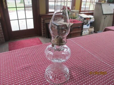 Antigua lámpara de aceite de pedestal de queroseno acanalado pesado de 18" quemador de águila Foto 1 de 4