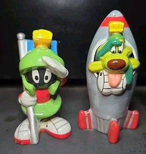 VINTAGE Marvin The Martian Dog K9 Rocket Ship Salt Shakers 1993 LOONEY TUNES - Picture 1 of 9