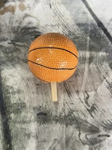 RARO DIFÍCIL DE ENCONTRAR RETIRADO Nora Fleming Mini BALONCESTO Texturizado *Leer Descripción-C - Imagen 1 de 4